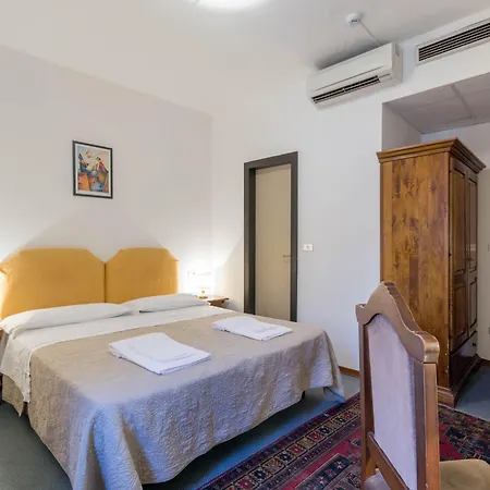 Rex Hotel
